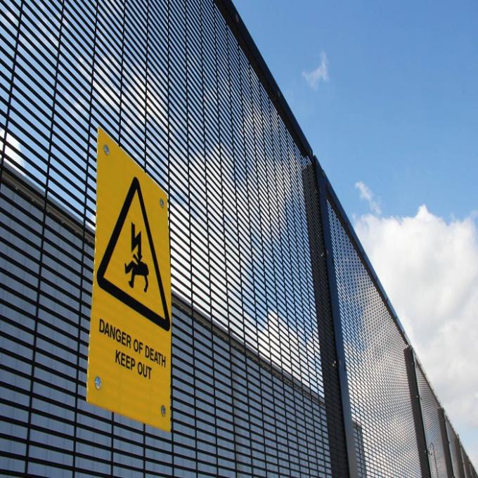 最新の会社ニュース 358 安全フェンス 空港用クリア Vu ワイヤー Y ポスト フェンス  1