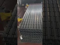 護欄が積み上げられている