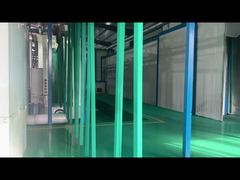 粉体塗装されたグリーンの角柱